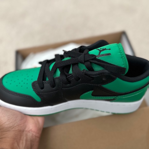 Air Jordan 1 Low - Picture 3 of 9